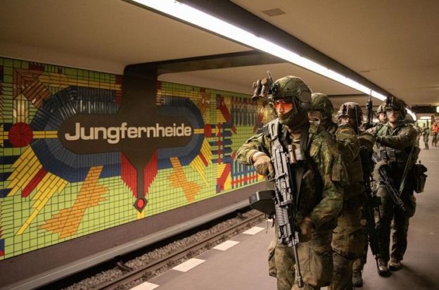 Γερμανία, Στρατιώτες, Μετρό