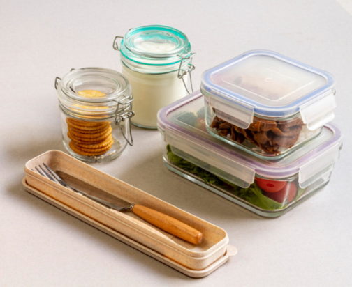 Τάπερ: Το αποτελεσματικό κόλπο με το νερό για να σώσετε τα παραμορφωμένα καπάκια