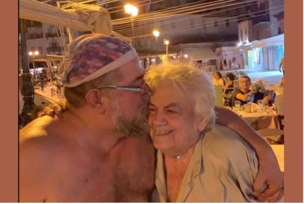 Πέθανε η μητέρα του Σταμάτη Κραουνάκη