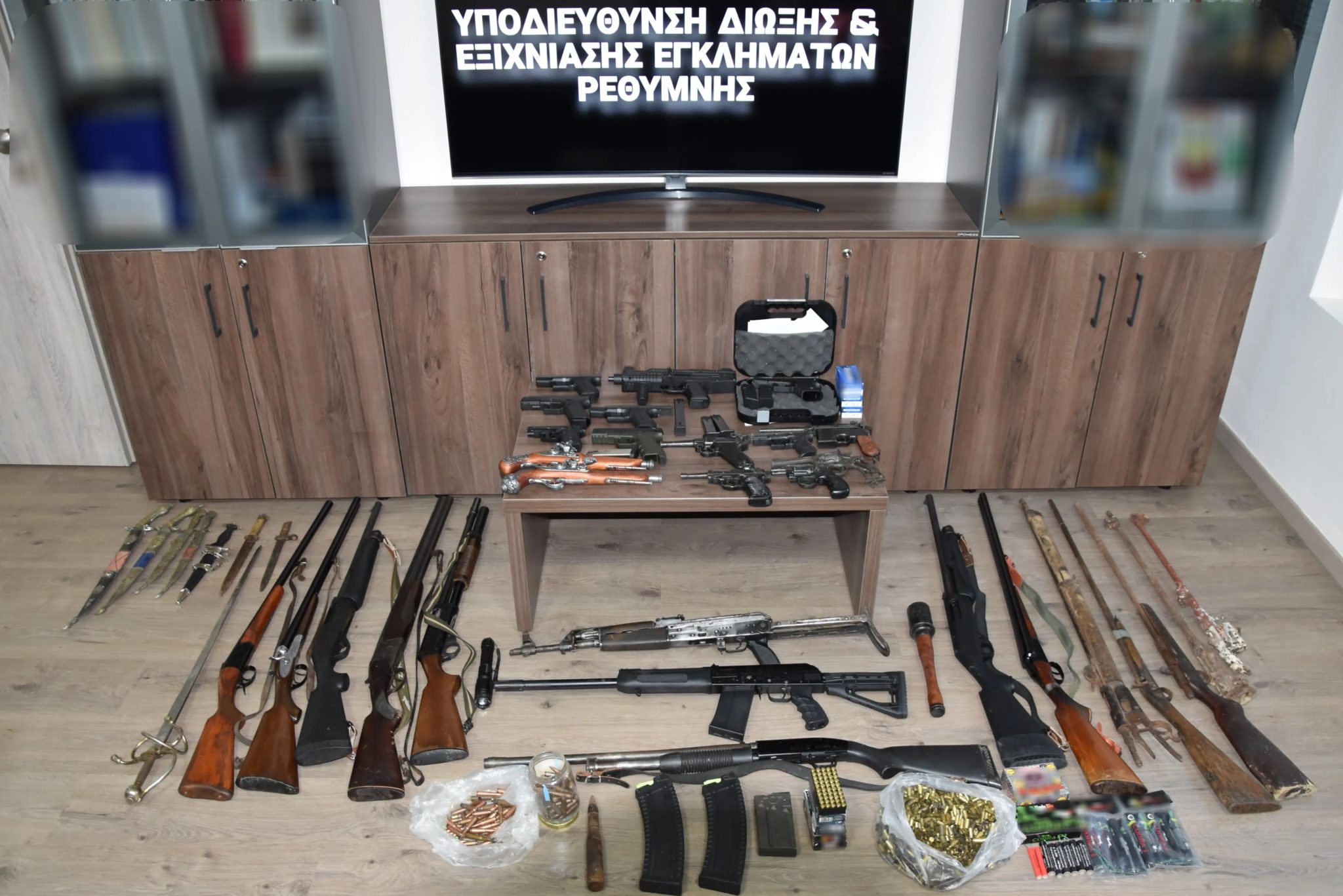 Κρήτη, Όπλα