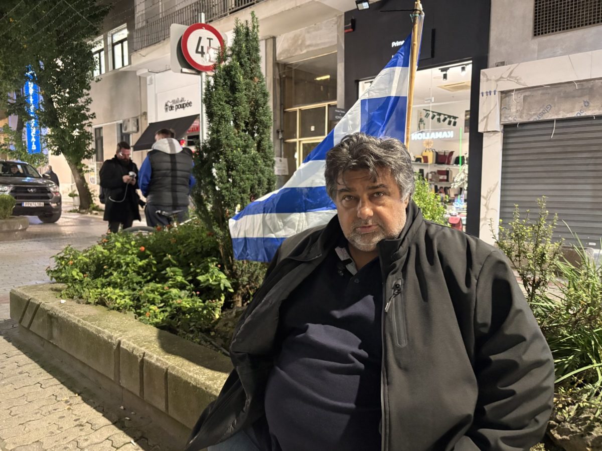 Λάρισα: Απεργία πείνας από κτηνοτρόφο έξω από το γραφείο του υφυπουργού Αγροτικής Ανάπτυξης