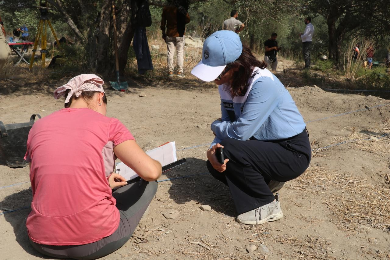 Οι ανασκαφικές εργασίες συνεχίζονται στον αρχαίο οικισμό της Ουγκαρίτ, που υπήρξε κάποτε σημαντικό εμπορικό κέντρο στην αρχαιότητα, όπου έρχονται στο φως ίχνη του επί μακρόν θαμμένου πολιτισμού στη Λατάκια της Συρίας, στις 19 Οκτωβρίου 2025.Φωτογραφία: ΑΑ