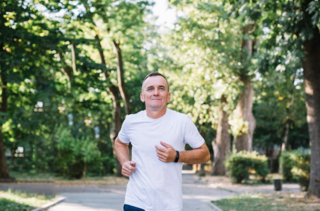 «Είμαι 71 αλλά αισθάνομαι πιο υγιής από έναν 20χρονο χάρη σε μια καθημερινή ρουτίνα» - Άνδρας αποκαλύπτει το μυστικό της νεότητάς του