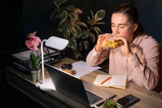 Ύπνος και ενέργεια: Η καθημερινή συνήθεια που σας εξαντλεί χωρίς να το καταλαβαίνετε, σύμφωνα με γιατρούς