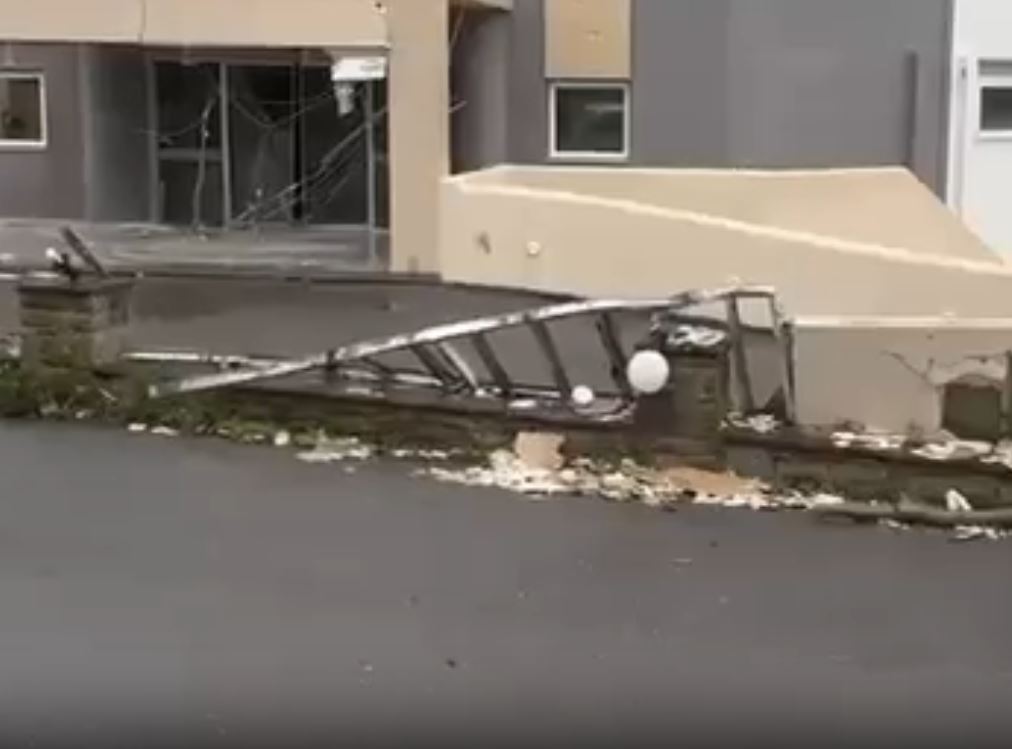 Κακοκαιρία Adel: Ξηλώθηκαν στέγαστρα και δέντρα στην Φοινικούντα – Χωρίς ρεύμα η περιοχή