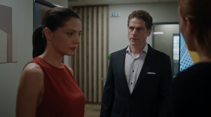 Μια νύχτα μόνo: Η Αρετή παλεύει να κρατήσει κρυφό το μυστικό της