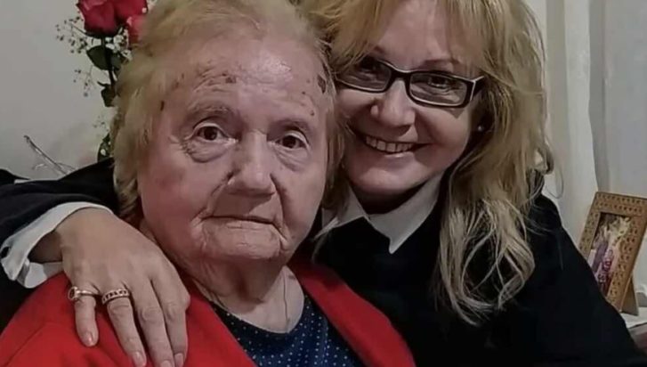 Η Αγγελική Νικολούλη με την μητέρα της