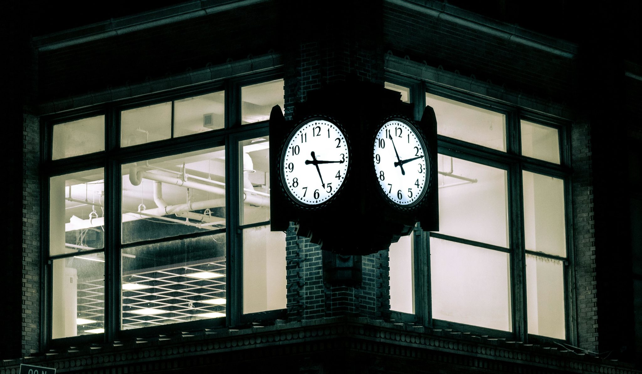 Επιστήμονας αποκαλύπτει : Σε μόλις 4 χρόνια, οι άνθρωποι θα μπορούν να πάνε πίσω στον χρόνο. Φωτογραφία: Pexels