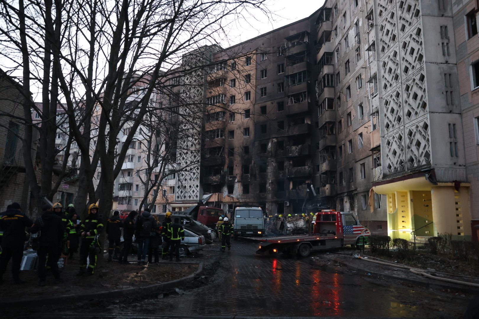 Ουκρανία: 22 αγνοούμενοι και 26 νεκροί στην Τερνοπίλ έπειτα από ρωσική επίθεση – Στο Κίεβο ο υπουργός Στρατού των ΗΠΑ