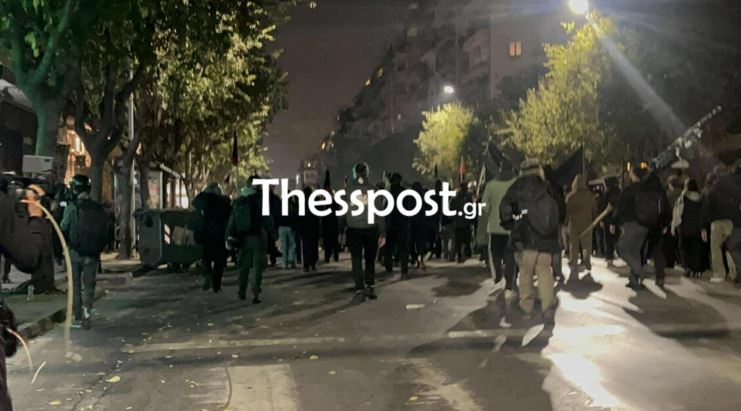 Ένταση στο κέντρο της Θεσσαλονίκης μετά την πορεία για το Πολυτεχνείο – ΦΩΤΟ και ΒΙΝΤΕΟ