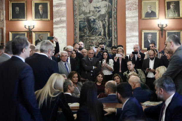 Βουλή Μητσοτάκης καφές