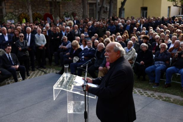 Νίκος Βούτσης κηδεία Φλαμπουράρη