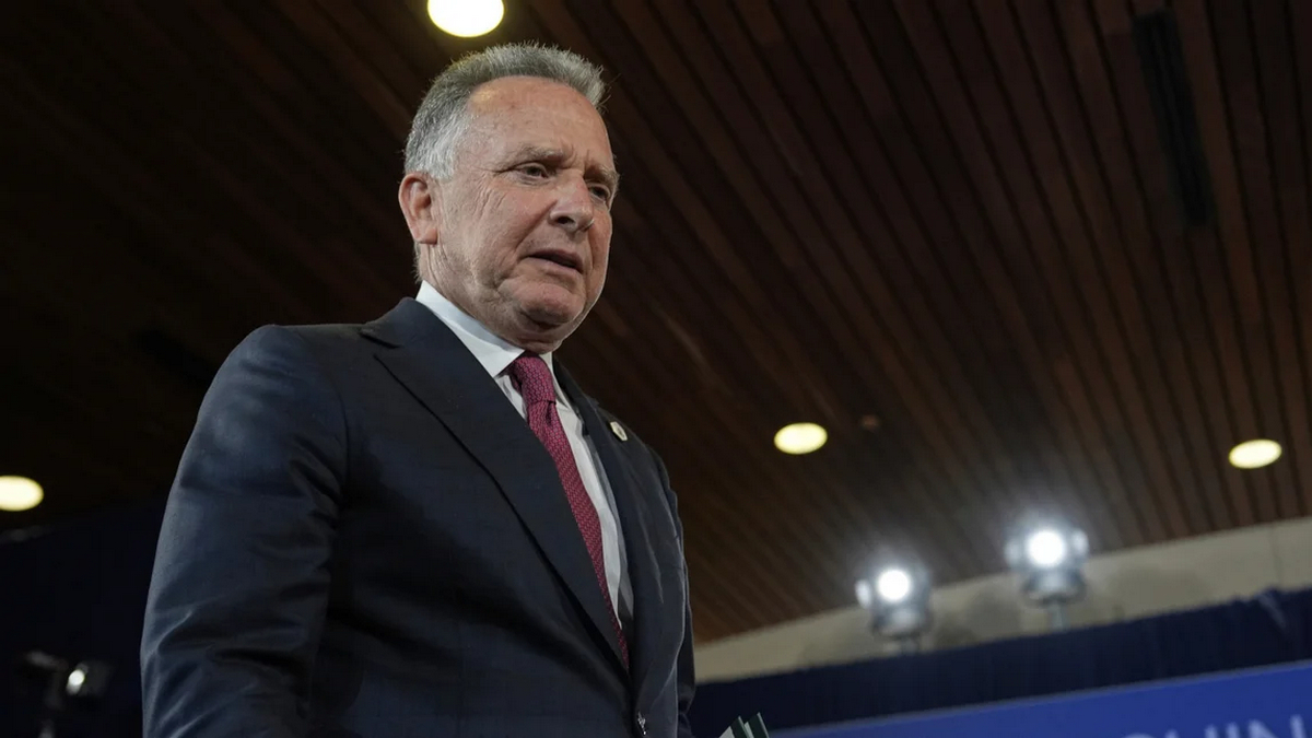 Bloomberg: Ο Στιβ Γουίτκοφ υπέδειξε στη Μόσχα τι να πει ο Βλαντιμίρ Πούτιν στον Ντόναλντ Τραμπ για την Ουκρανία – Ο διάλογος με τον Γιούρι Ουσάκοφ