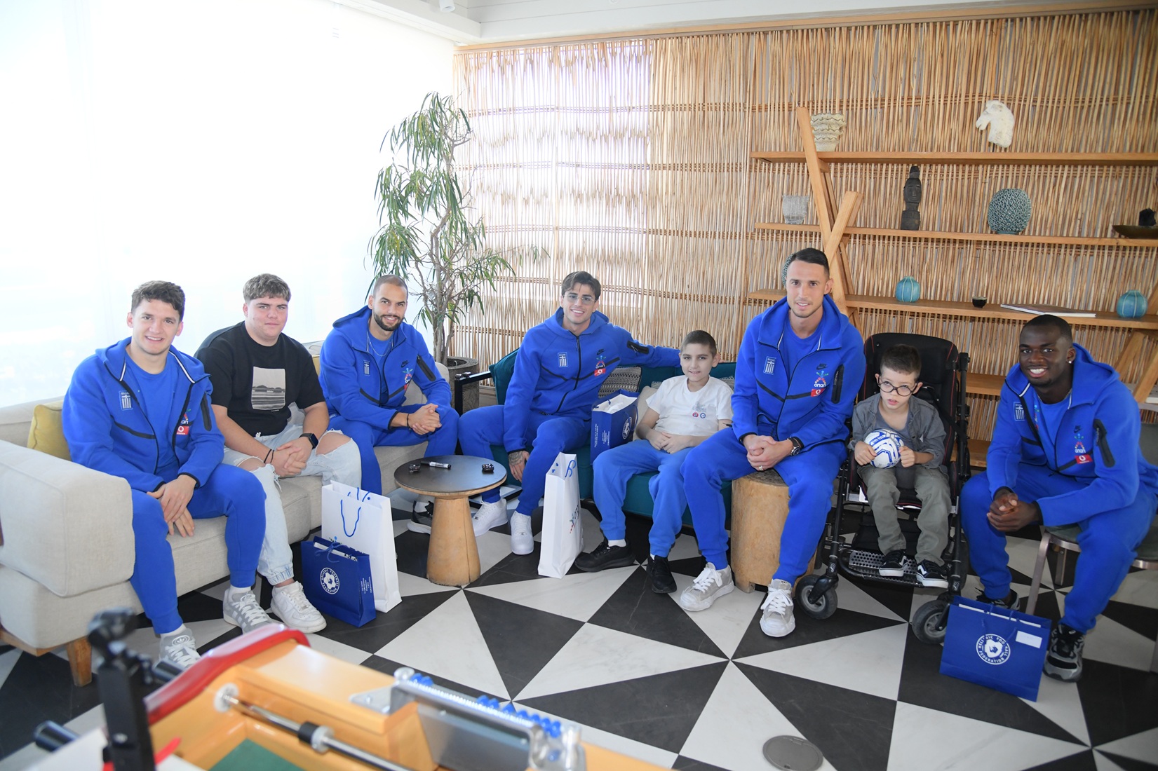 Τζόλης, Τετέι, Ρότα και Χατζηδιάκος έκαναν έκπληξη σε τρία παιδιά από το Make-A-Wish Ελλάδος – ΒΙΝΤΕΟ