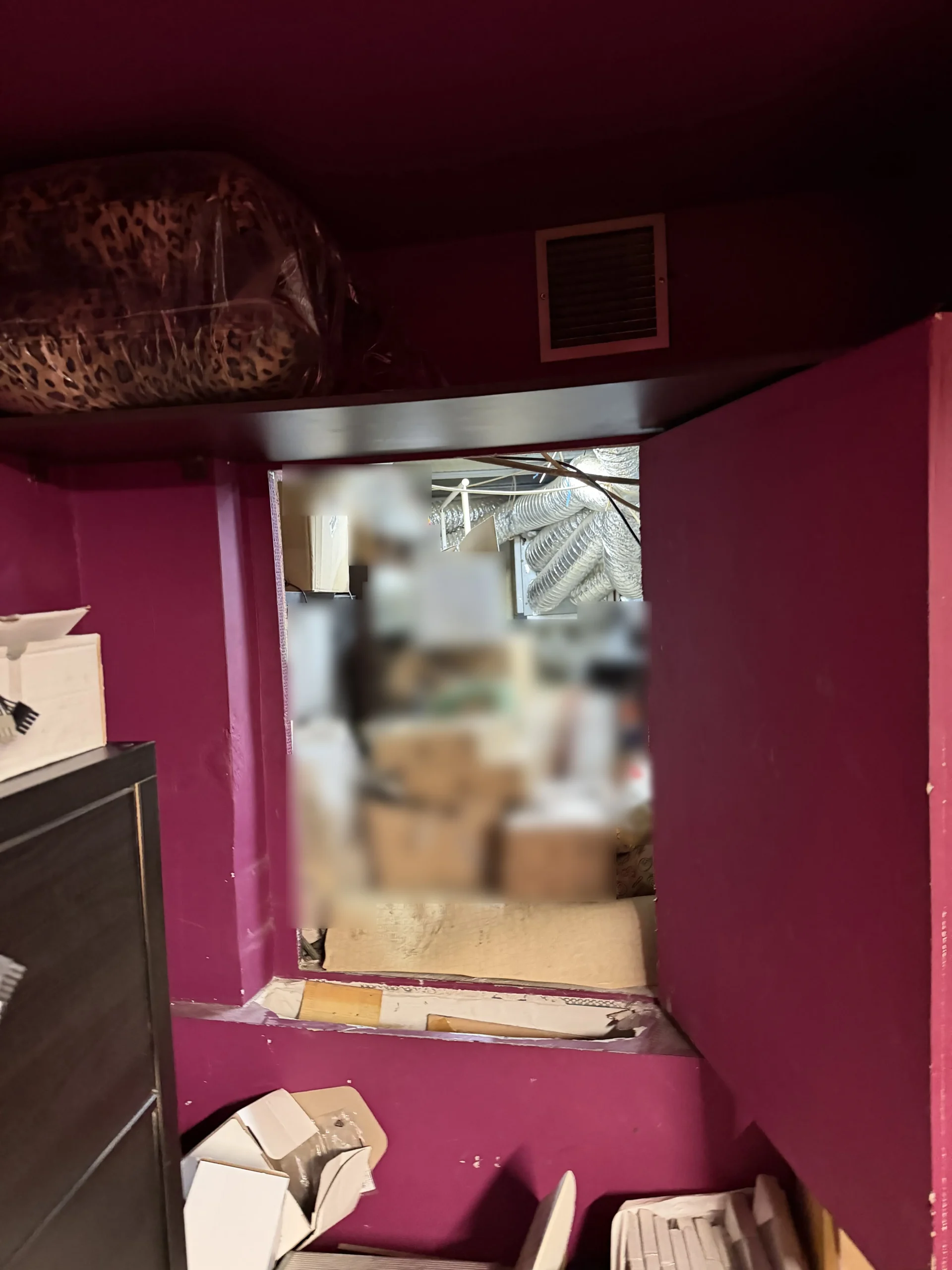 Έλεγχοι σε καταστήματα “STRIPSHOW” – Σύλληψη 5 ατόμων που προήγαγαν αλλοδαπές στην πορνεία