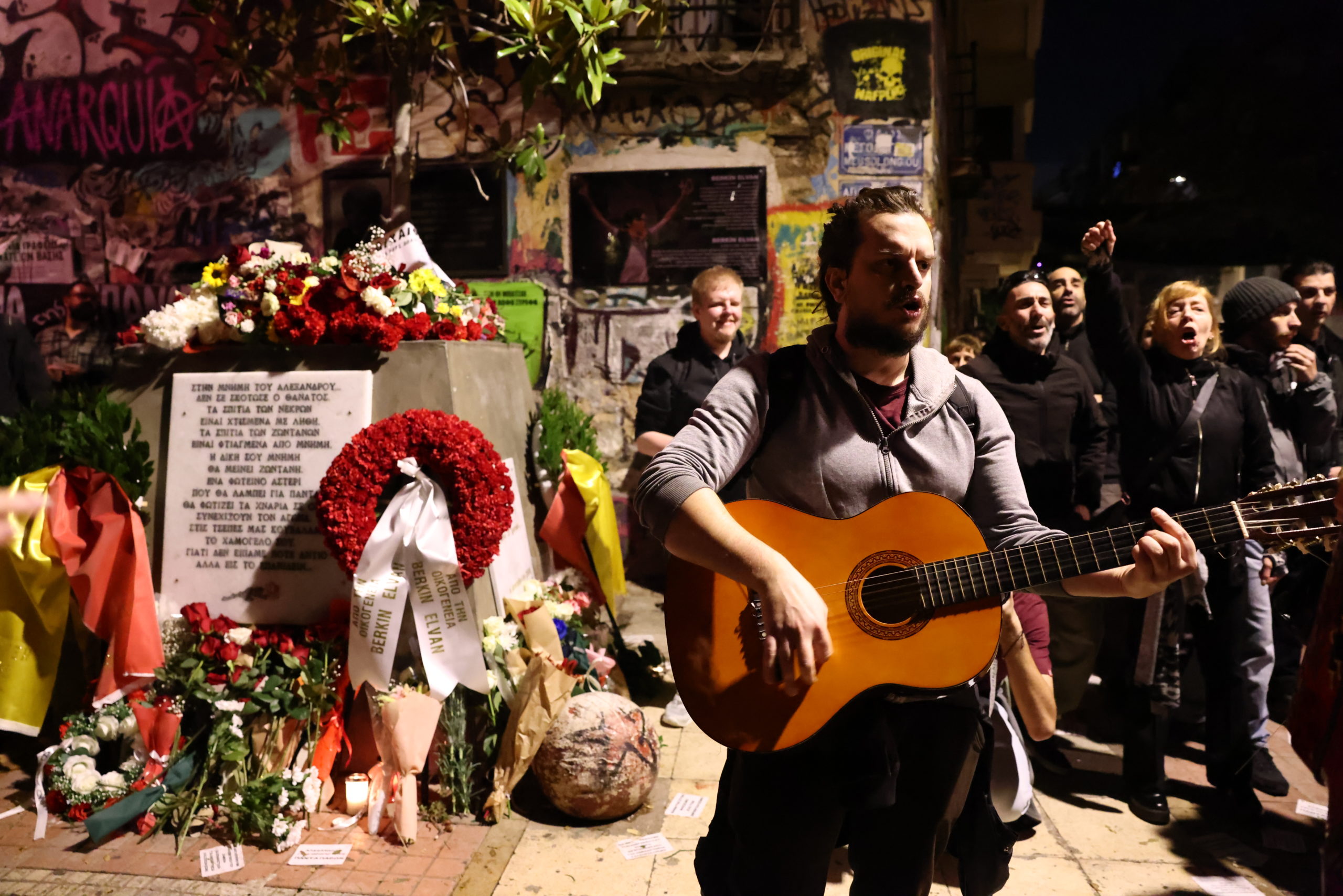 Αλέξανδρος Γρηγορόπουλος, πορεία, Αθήνα, Εξάρχεια, Μουσικοί