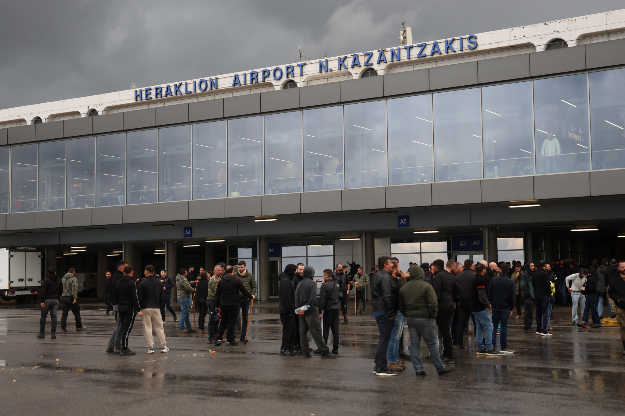 Αγρότες, Ηράκλειο, αεροδρόμιο