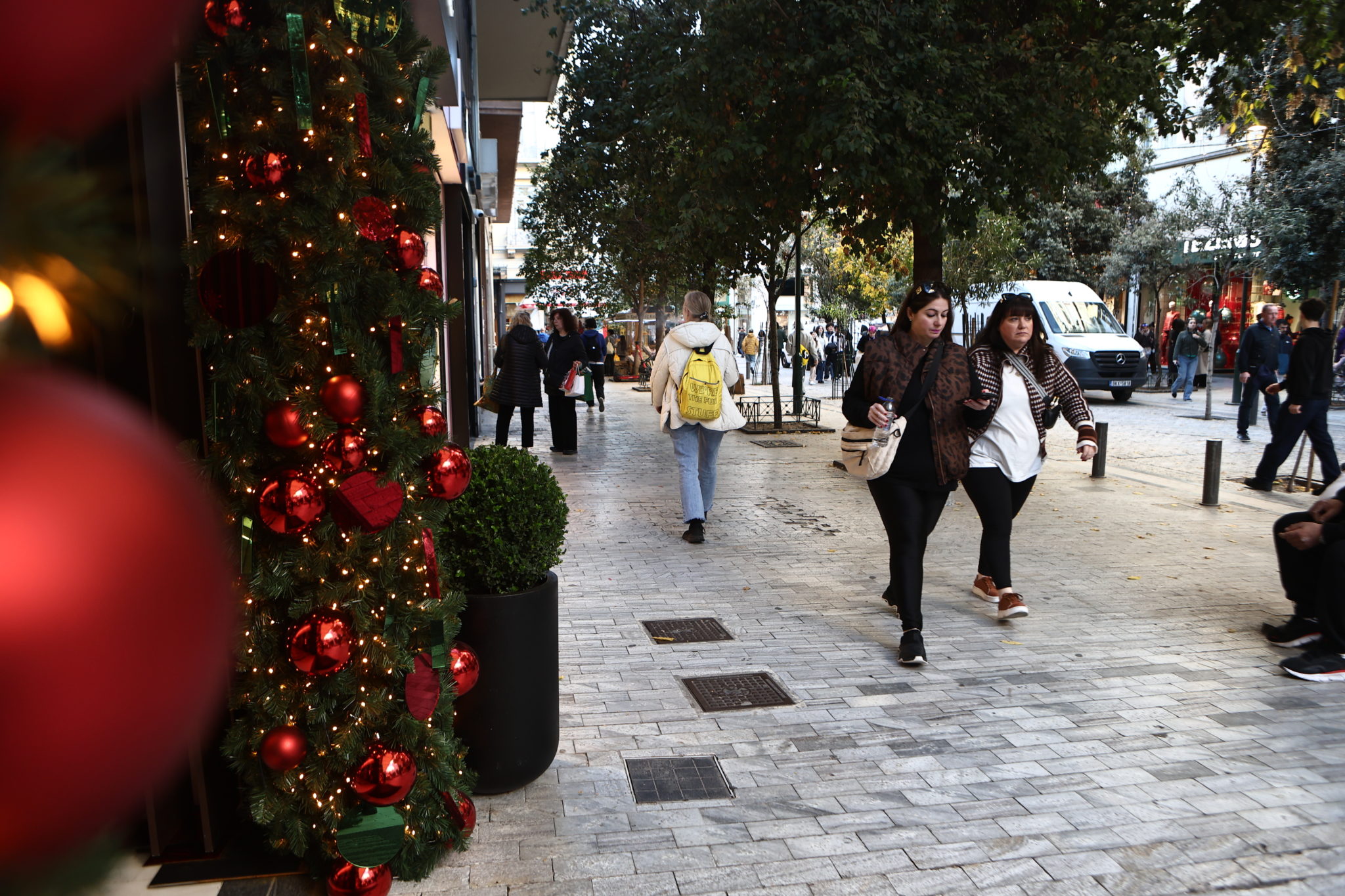 εορταστικό ωράριο καταστημάτων καταστήματα Χριστούγεννα