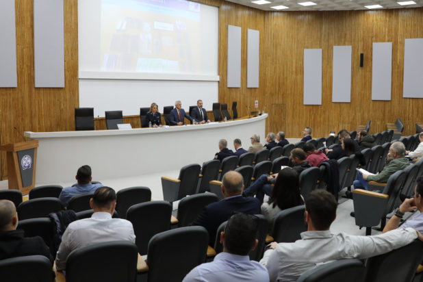 Έλληνας Εσκομπάρ, παρουσίαση, κύκλωμα