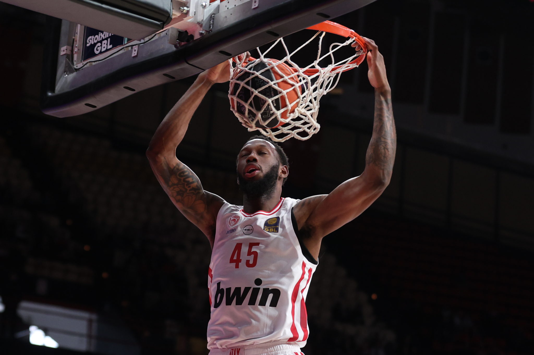 Χολ, Ολυμπιακός,