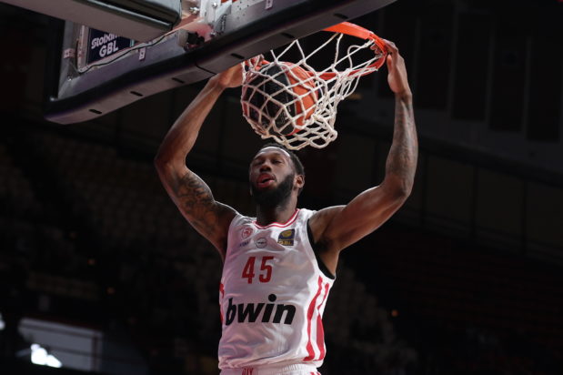 Χολ, Ολυμπιακός,