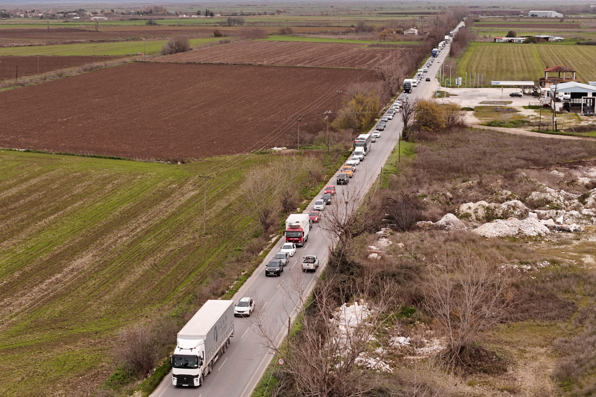ΜΠΟΤΙΛΙΑΡΙΣΜΑ ΣΤΗΝ ΠΑΛΑΙΑ ΕΘΝΙΚΗ ΟΔΟ ΣΤΟΝ ΠΛΑΤΥΚΑΜΠΟ ΛΑΡΙΣΑΣ
