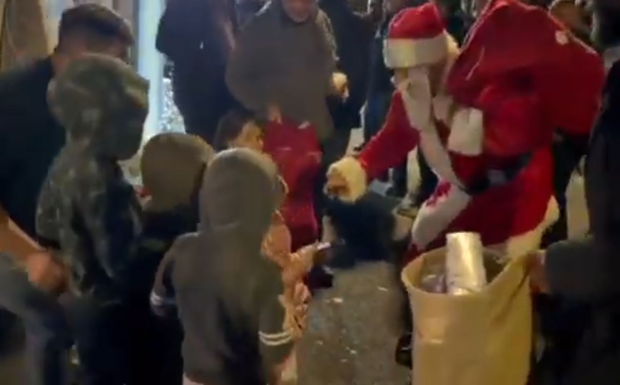 Άγιος Βασίλης στο μπλόκο της Νίκαιας