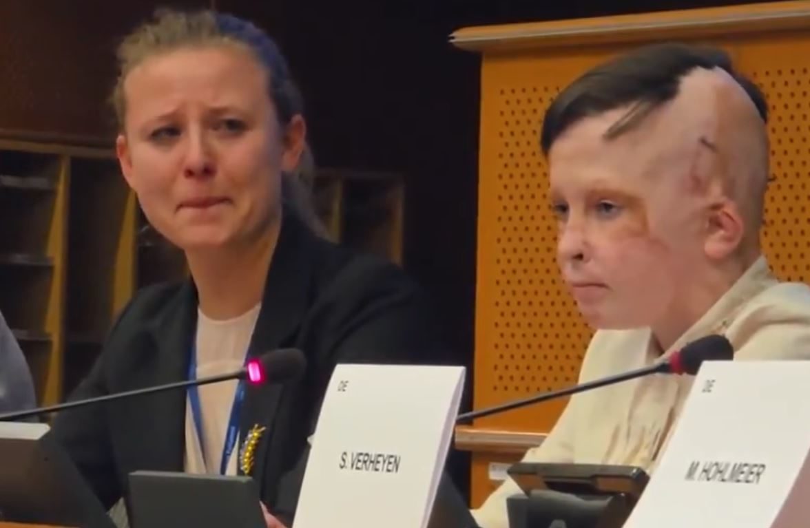 Ουκρανία: «Λύγισε» το Ευρωκοινοβούλιο με τη συγκλονιστική ομιλία του 11χρονου Ρόμαν – «Ήταν η τελευταία φορά που είδα τη μητέρα μου»