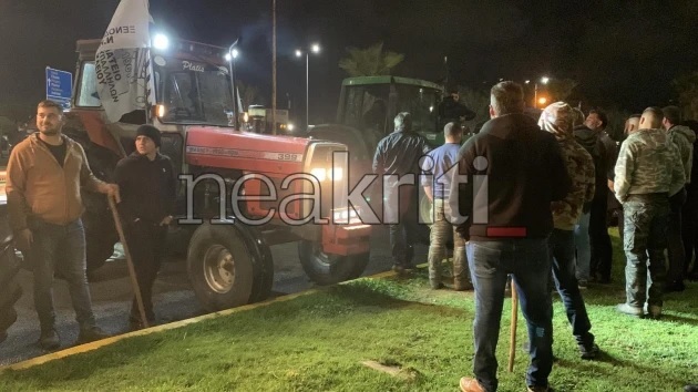 Νέα ένταση στο Ηράκλειο: Αγρότες μπήκαν με τρακτέρ στο χώρο του αεροδρομίου – Eπιχείρησαν να σπάσουν το μπλόκο των ΜΑΤ – ΒΙΝΤΕΟ