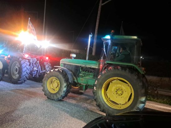 Αγρότες, Χαλίκι, Ιονία Οδός