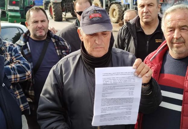 Θεσσαλονίκη: Δικαστικός κλητήρας επέδωσε αγωγή για χρέη σε αγρότη στα «Πράσινα Φανάρια»