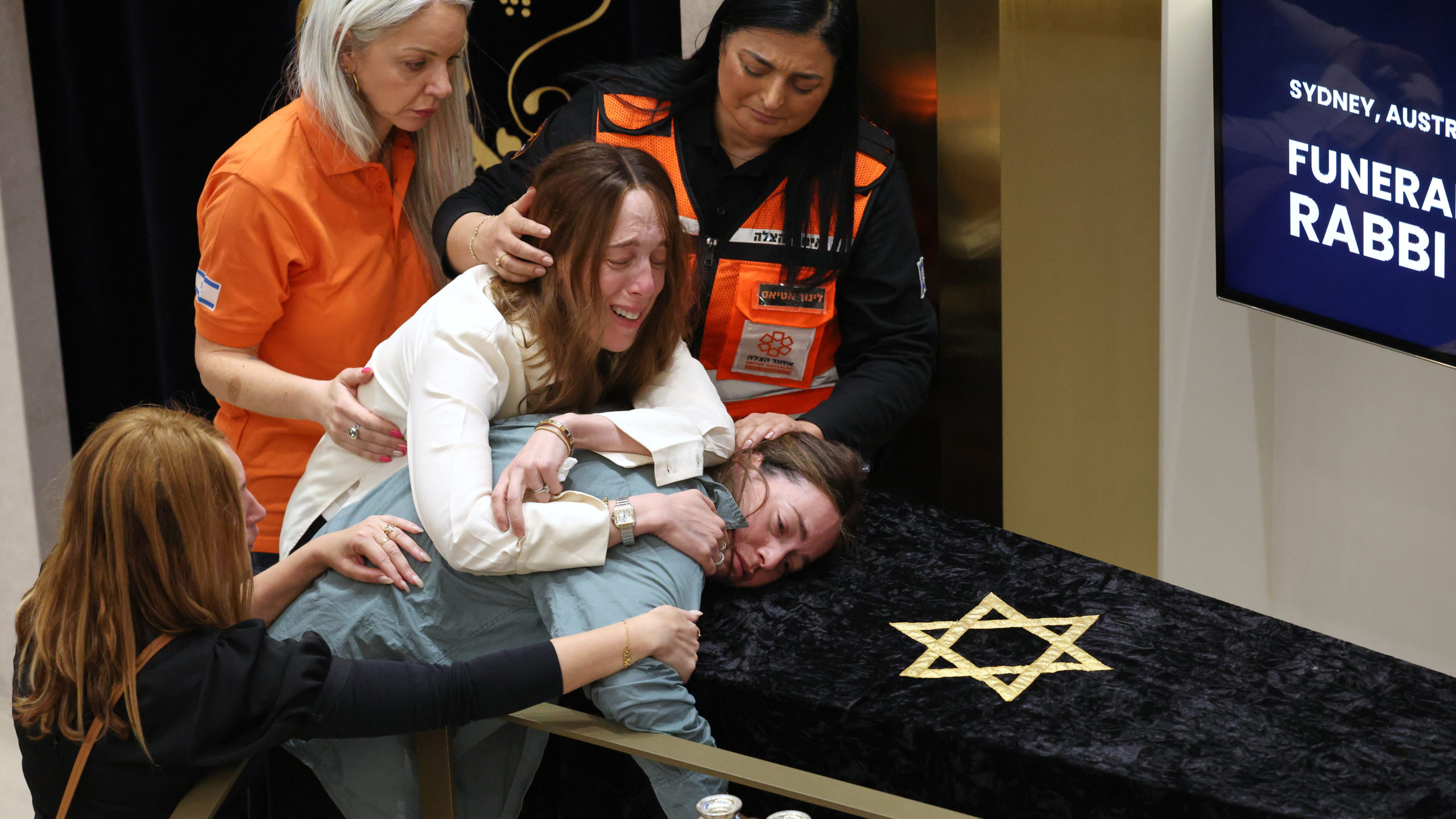 Σίδνεϊ: Ξεκίνησαν οι κηδείες των θυμάτων της επίθεσης στην παραλία Μπόνταϊ