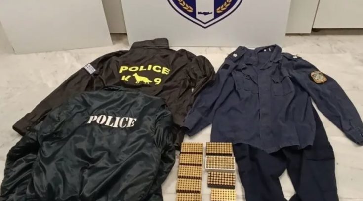 Συνελήφθη 53χρονος - Είχε στο σπίτι του ρούχα με διακριτικά της ΕΛ.ΑΣ και του Πολεμικού Ναυτικού