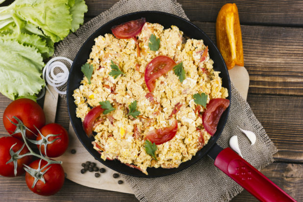 Υγεία του εντέρου: Προσθέστε 1 superfood στα scrambled eggs για καλύτερη πέψη και ευεξία