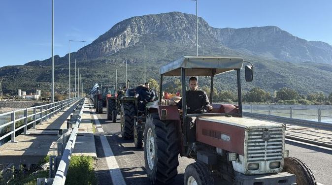 Αγρότες έκλεισαν τη γέφυρα του Ευήνου στην Αιτωλοακαρνανία – Δείτε βίντεο 