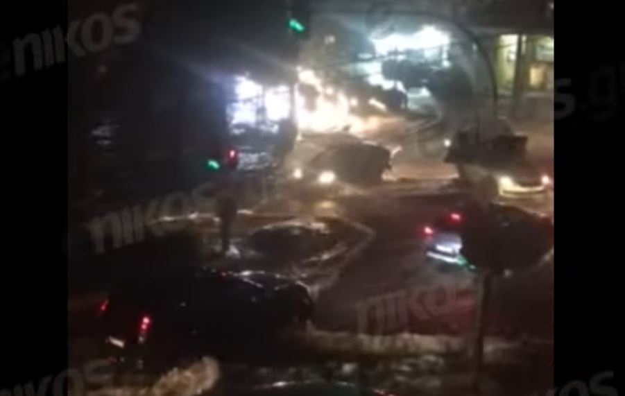 Κακοκαιρία «Byron»: «Ποτάμι» κεντρικός δρόμος στην Ηλιούπολη – Με δυσκολία οι μετακινήσεις – ΒΙΝΤΕΟ αναγνώστη