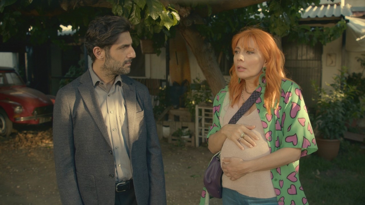 IQ160: Η Μαρίνα στέλνει το φούτερ του Τηλέμαχου για το τεστ πατρότητας