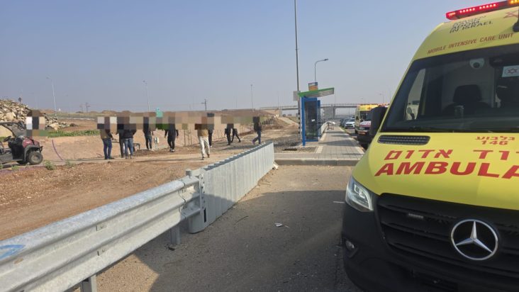 Διασώστες φτάνουν στον τόπο ενός μαχαιρώματος κοντά στο Ein Harod στο βόρειο Ισραήλ στις 26 Δεκεμβρίου 2025. (Magen David Adom)