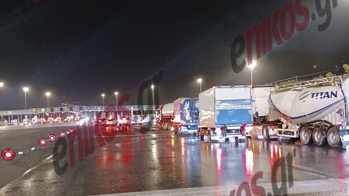 Κακοκαιρία «Byron»: Κλειστή η εθνική οδός στα διόδια της Ελευσίνας στο ρεύμα προς Κόρινθο – ΦΩΤΟ αναγνωστών