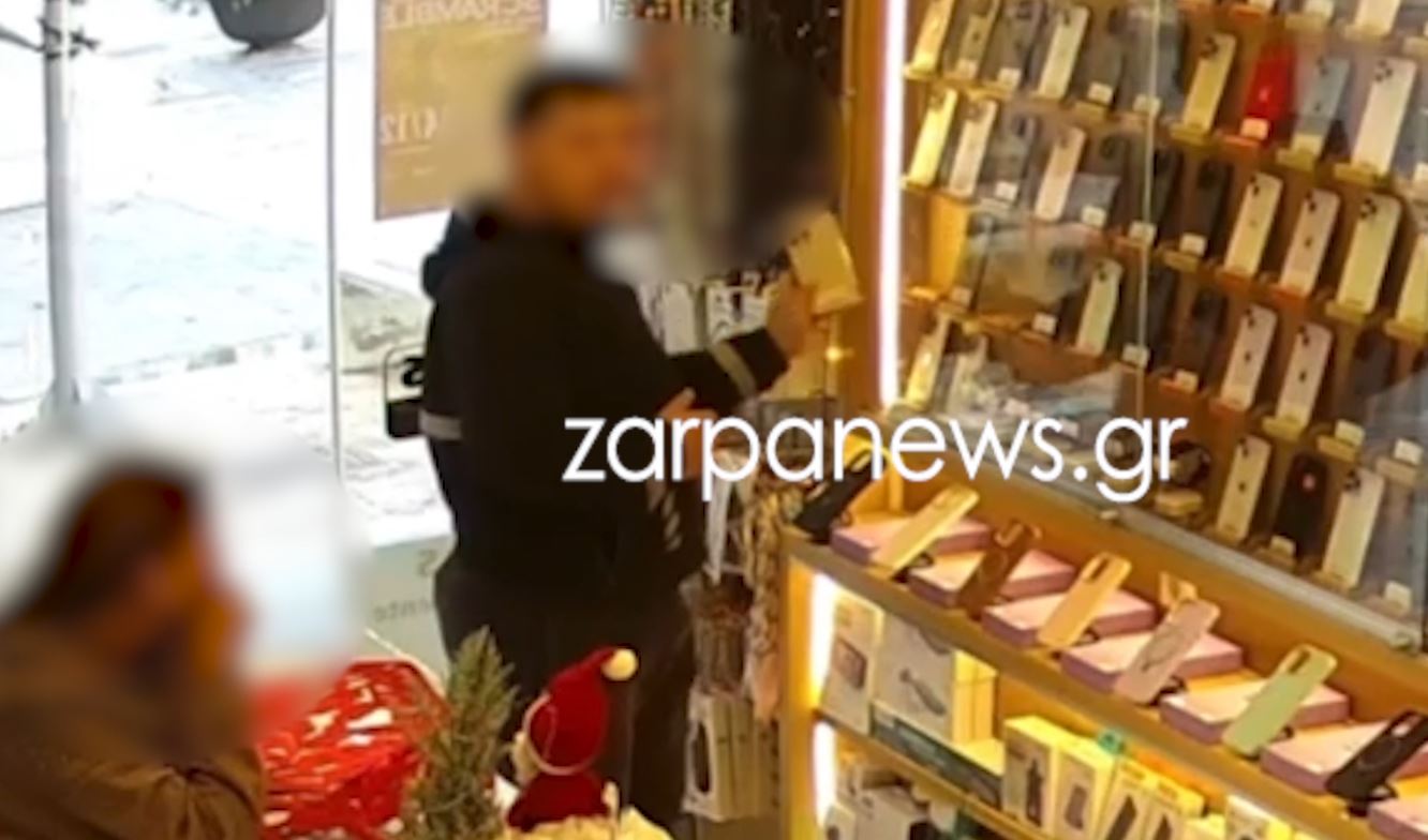 Βίντεο: Άνδρας αρπάζει κινητό από ράφι καταστήματος στο Ηράκλειο Κρήτης – Καρέ καρέ οι κινήσεις του