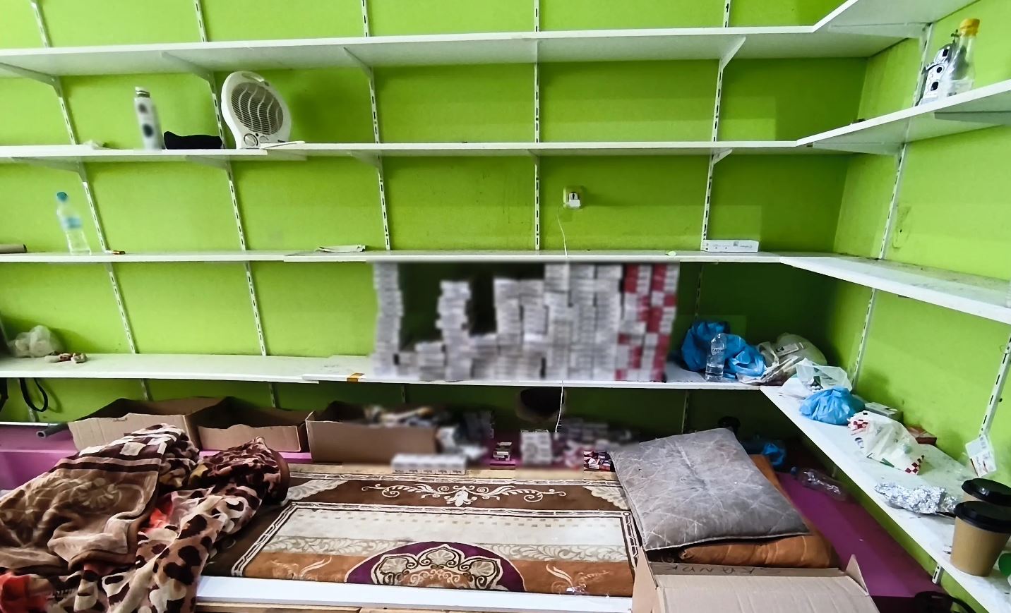 ΕΛ.ΑΣ.: Εξαρθρώθηκε κύκλωμα εκμετάλλευσης ανηλίκων – Τους εξανάγκαζαν να πωλούν λαθραία καπνικά προϊόντα