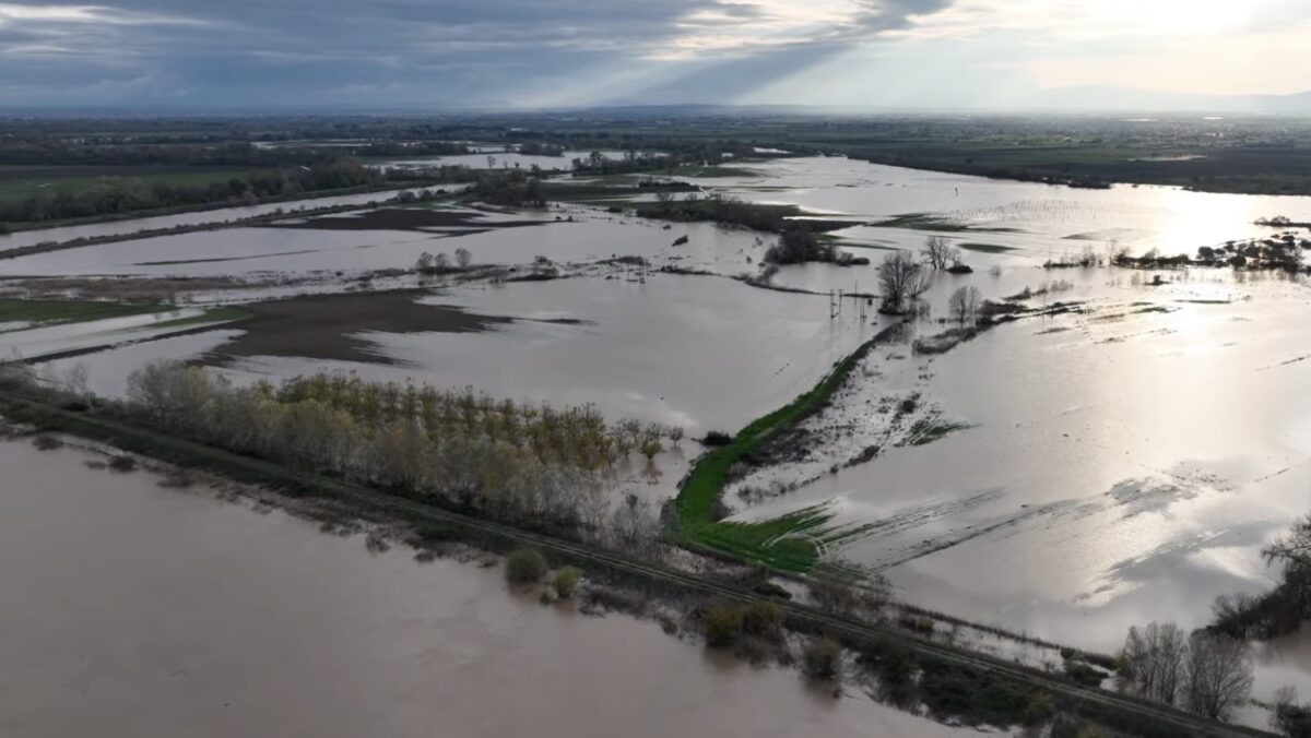 Βίντεο: Η εικόνα που άφησε πίσω της η κακοκαιρία Byron γύρω από τη Λάρισα με τις πλημμυρισμένες εκτάσεις