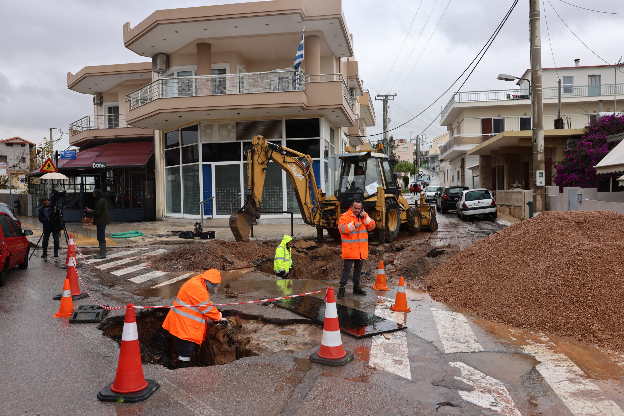 ΚΑΤΑΣΤΡΟΦΕΣ ΚΑΙ ΠΛΗΜΜΥΡΕΣ ΑΠΟ ΤΗΝ ΕΠΕΛΑΣΗ ΤΗΣ ΚΑΚΟΚΑΙΡΙΑΣ "BYRON" ΣΤΗ ΜΑΝΔΡΑ ΑΤΤΙΚΗΣ