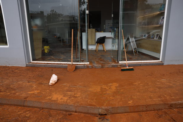 ΚΑΤΑΣΤΡΟΦΕΣ ΚΑΙ ΠΛΗΜΜΥΡΕΣ ΑΠΟ ΤΗΝ ΕΠΕΛΑΣΗ ΤΗΣ ΚΑΚΟΚΑΙΡΙΑΣ "BYRON" ΣΤΗ ΜΑΝΔΡΑ ΑΤΤΙΚΗΣ