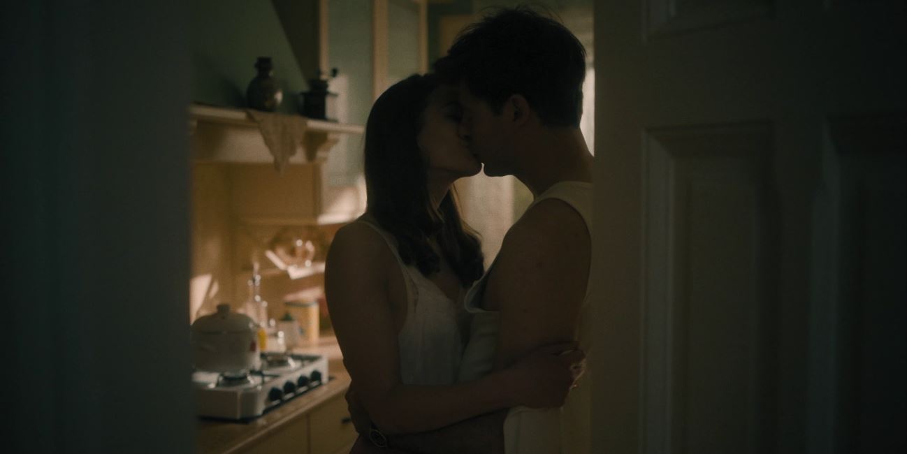 Το Σπίτι Δίπλα Στο Ποτάμι: Η Θεοδώρα πιάνει επ’αυτοφώρω τη Μελισσάνθη και τον Άγγελο