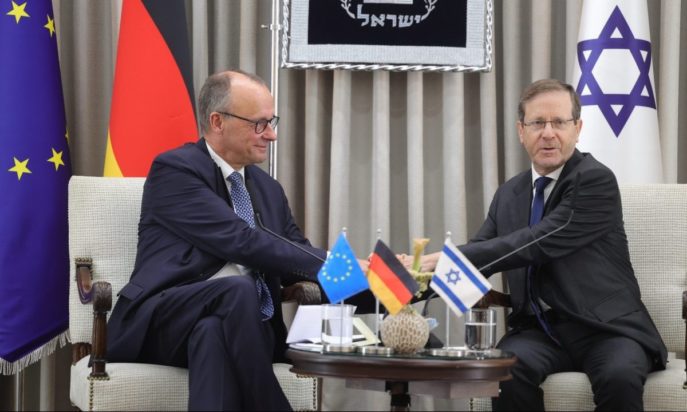 ρίντριχ Μερτς, Ισαάκ Χέρτζογκ