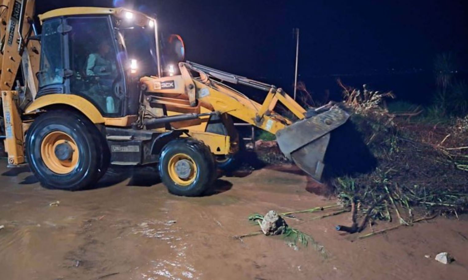Προβλήματα στη Μεσσηνία από την κακοκαιρία – «Μέσα σε λίγα λεπτά πλημμύρισαν τα ρέματα και παρέσυραν τόνους φερτών υλικών στο δρόμο» – ΒΙΝΤΕΟ