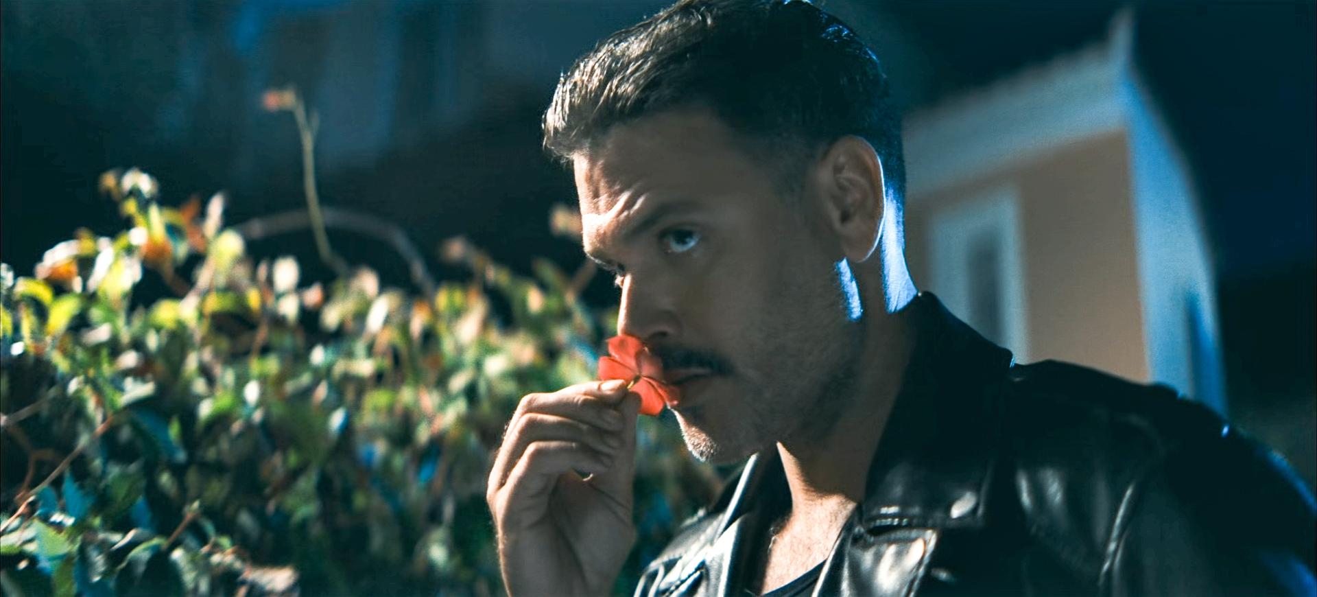 Γιατί ρε πατέρα: Ο Μιχαήλος ψάχνει τα 3 αδέλφια