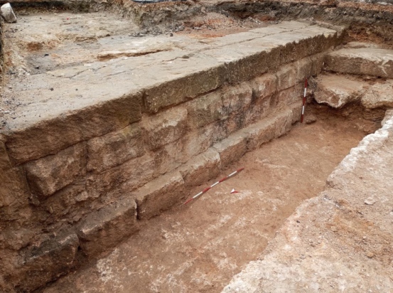 Το τμήμα του μεσσαπικού τείχους που ανακαλύφθηκε στη Μαντουρία. Πηγή: Soprintendenza Archeologia Belle Arti e Paesaggio Brindisi Lecce e Taranto