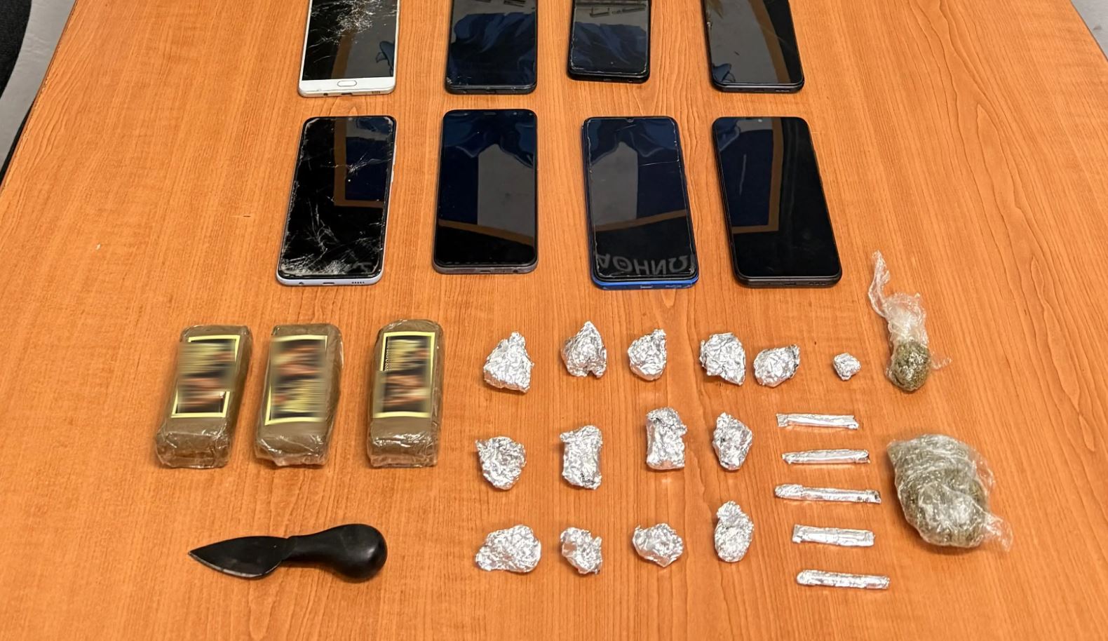 Μεταξουργείο: 2 συλλήψεις για διακίνηση ναρκωτικών – Έκρυβαν την κάνναβη σε σωλήνα απορροφητήρα – ΒΙΝΤΕΟ 